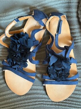 Zara girls 34 Navy Floral Strappy Sandals